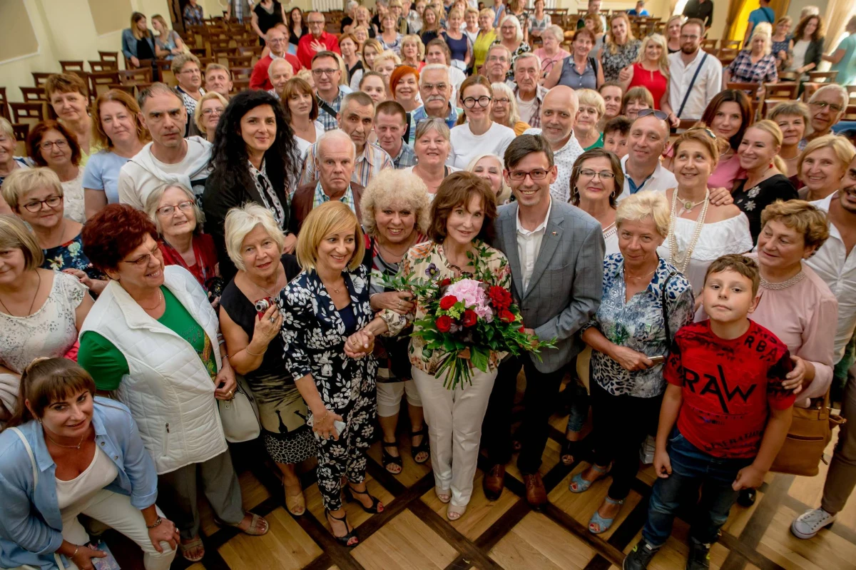 „Trędowata” Jerzego Hoffmana z 1976 roku należy do  najbardziej romantycznych polskich produkcji filmowych. Melodramat wszechczasów powstawał m.in. na Tarasie Zachodnim w Zamku Książ w Wałbrzychu. W walentynkowym tygodniu prezentujemy niepublikowane nigdy wcześniej fotografie z książąńskiego planu filmowego. 