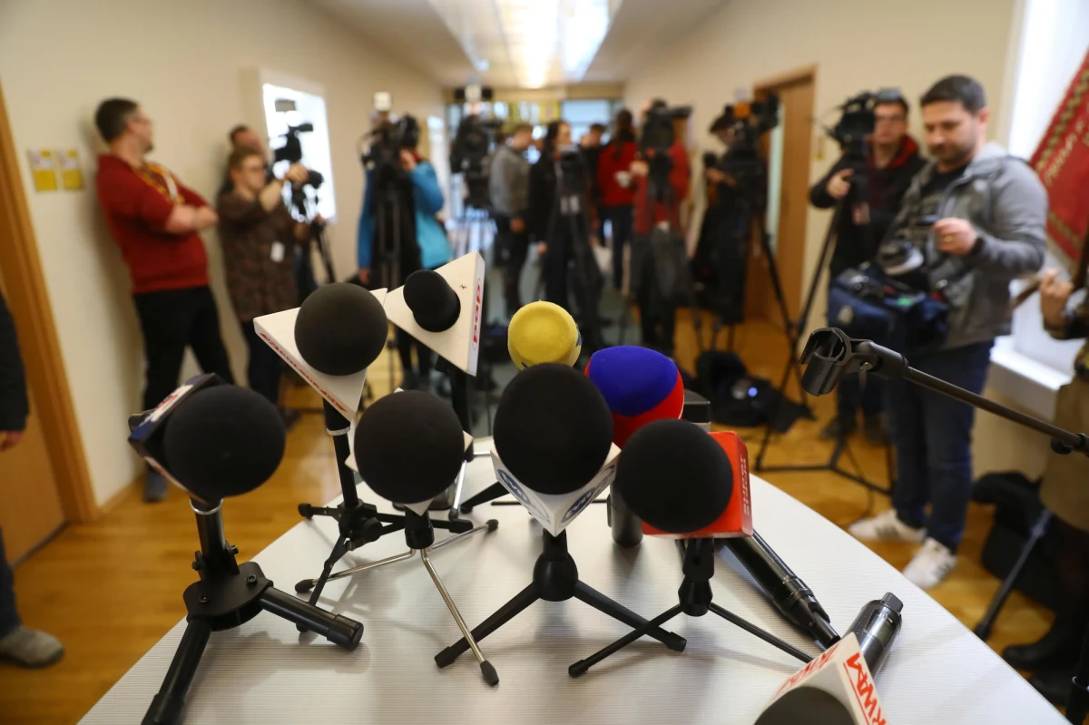 "Zdecydowanie sprzeciwiamy się (...) używaniu epidemii jako pretekstu do wprowadzenia kolejnego, nowego, wyjątkowo dotkliwego obciążenia mediów. Obciążenia trwałego, które przetrwa epidemię Covid-19" - tak przedstawiciele największych mediów w Polsce w liście otwartym określają propozycje nowej składki reklamowej, którą mają płacić portale internetowe, radia, telewizje, kina i firmy bilbordowe.