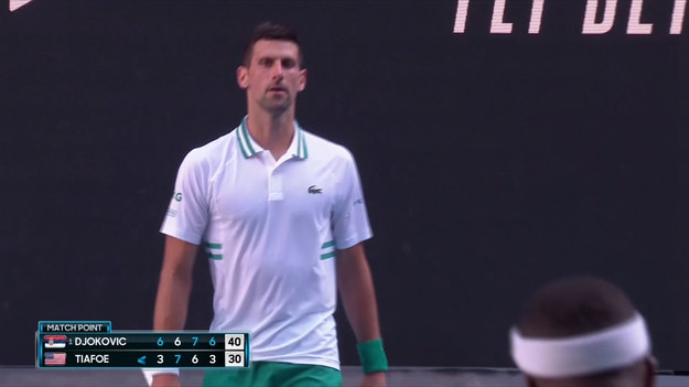 Novak Djoković pokonał amerykańskiego tenisistę Francesa Tiafoe 6:3, 6:7 (3-7), 7:6 (7-2), 6:3 i awansował do trzeciej rundy Australian Open. Serb ma w dorobku aż osiem wielkoszlemowych zwycięstw w Melbourne, w tym w dwóch poprzednich edycjach.
