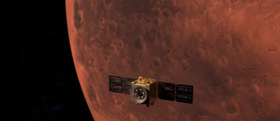 Niezwykły w tych dniach ruch wokół Marsa, we wtorek na orbitę Czerwonej Planety weszła sonda Al-Amal (Nadzieja) ze Zjednoczonych Emiratów Arabskich, wczoraj podobny manewr udanie przeprowadziła chińska sonda Tianwen-1 (Pytania do Nieba). W przyszłym tygodniu na powierzchni Marsa ma wylądować wysłany przez NASA łazik Perseverence. Zjednoczone Emiraty Arabskie i Chiny dołączyły do wąskiego grona krajów i agencji, które były w stanie wysłać swoje sondy na Marsa. Do tej pory udało się to Stanom Zjednoczonym, Rosji, Indiom i Europejskiej Agencji Kosmicznej. 