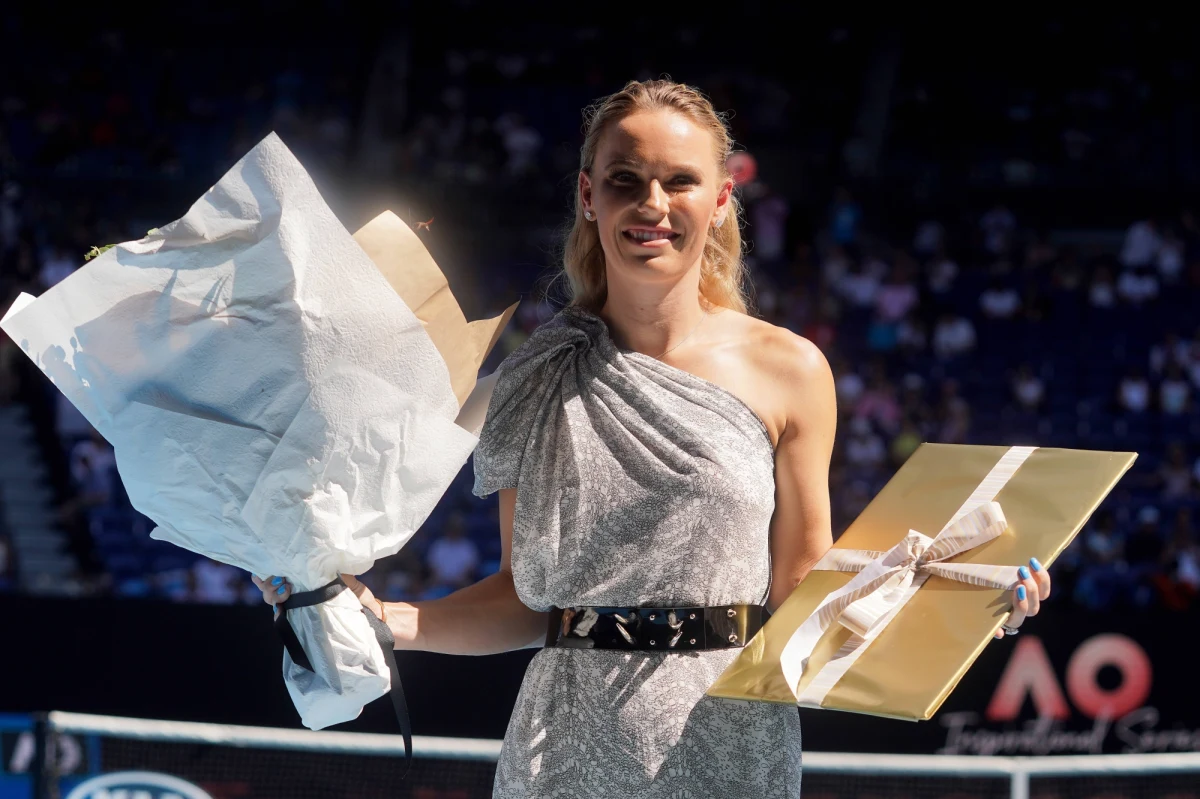 Caroline Wozniacki, była liderka rankingu tenisistek, ogłosiła, że jest w ciąży. "Nie możemy się doczekać czerwca, kiedy spotkamy się z naszą małą córeczką" - napisała w mediach społecznościowych Dunka polskiego pochodzenia. Jej mężem jest były koszykarz ligi NBA David Lee.