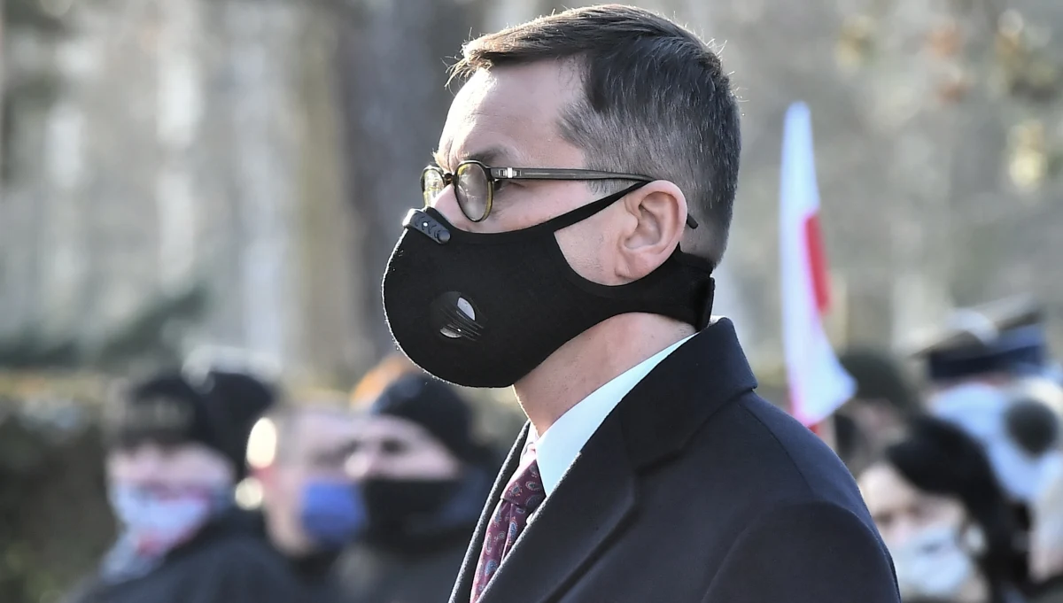 Przedsiębiorcy w całym kraju znów trzymani przez rząd w niepewności. O północy rząd ma znieść część ograniczeń koronawirusowych, ale jak na razie, wiemy o tym tylko ze słów premiera Mateusza Morawieckiego. Rozporządzenia na piśmie bowiem dalej nie ma. 