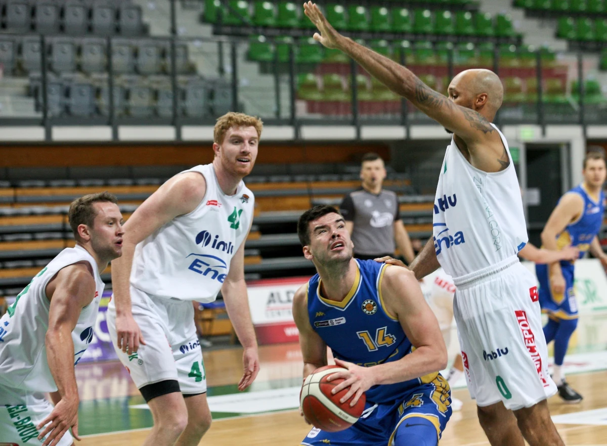 Zaczynamy czterodniową rywalizację w Suzuki Pucharze Polski koszykarzy. Do Lublina zjechało osiem drużyn. Na początek rozegrane zostaną dwa ćwierćfinały. O 18:00 mecz Zastalu Enea BC Zielona Góra z Asseco Arką Gdynia. Wieczorem zagrają Paszczółka Start Lublin i Agred BM Slam Stal Ostrów Wielkopolski. Kolejne mecze w piątek a wielki finał w niedzielę.