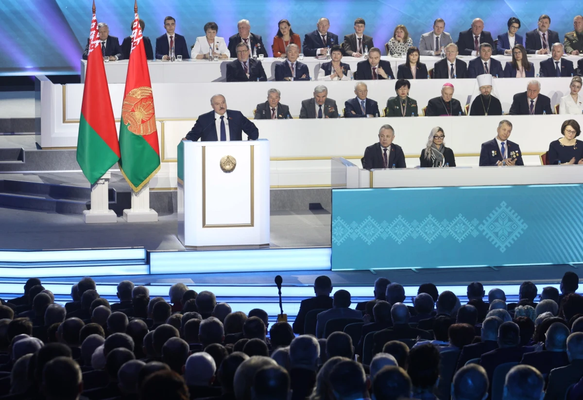 Projekt nowej konstytucji Białorusi powinien być gotowy do końca roku, a referendum w tej sprawie powinno się odbyć na początku przyszłego roku – powiedział w czwartek Alaksandr Łukaszenka. Jak dodał, dopiero później zdecyduje, „kiedy odejdzie”.