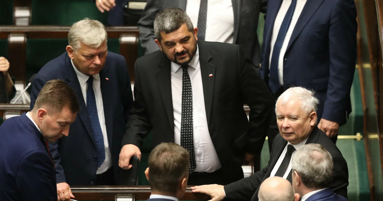 Politycy PiS w Sejmie (m.in. Jarosław Kaczyński i Krzysztof Sobolewski)