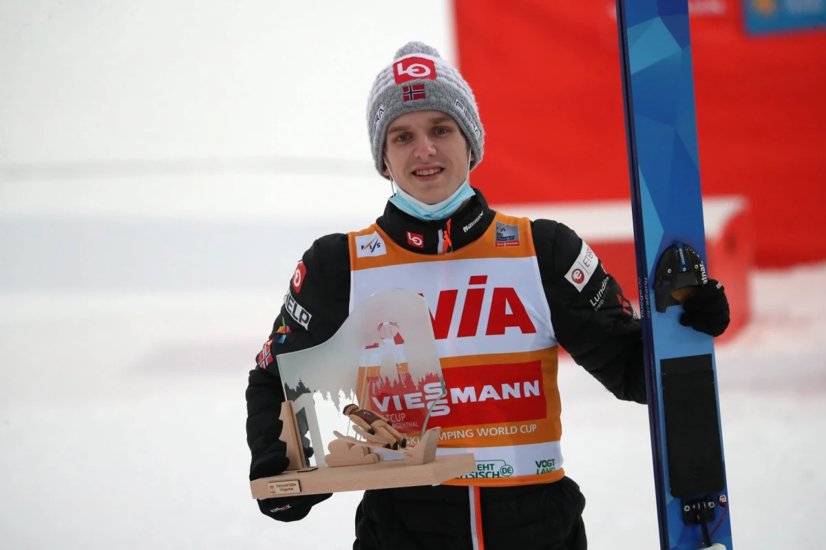 Lider klasyfikacji generalnej Pucharu Świata skokach narciarskich Norweg Halvor Egner Granerud od kilku dni jest w Zakopanem. Przyjechał do Polski samochodem i tym samym - z obawy przed zarażeniem koronawirusem na lotniskach - nie poleciał z resztą drużyny do Oslo.