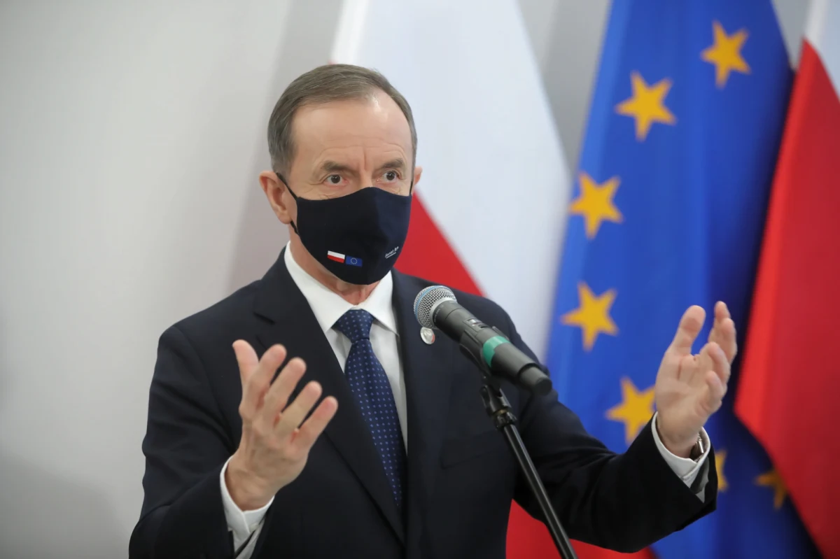 Wzywam rządzących do wycofania się ze złego projektu ws. podatku reklamowego, demokratyczna większość w Senacie nie zaakceptuje zamachu na wolne media, które są fundamentem demokracji - powiedział marszałek Senatu Tomasz Grodzki.