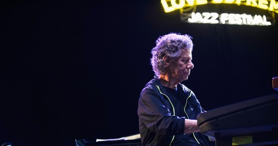 ​W wieku 79 lat zmarł Chick Corea - amerykański pianista jazzowy, zdobywca 23 nagród Grammy. Chorował na rzadką odmianę nowotworu - podała agencja AP. Chick Corea uznawany jest za jednego z pionierów muzyki fusion. Wywarł też wpływ na takie gatunki jak post-bop, jazz latynoski, free jazz, jazz awangardowy i klasyczny. 