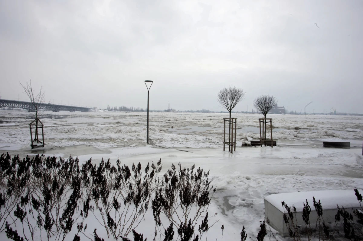 Instytut Meteorologii i Gospodarki Wodnej wydał nowe ostrzeżenie hydrologiczne - trzeciego stopnia dla Pilicy w rejonie Białobrzegów (woj. mazowieckie). Wcześniej ogłosił alerty dotyczące Wisły w rejonie Kępy Polskiej (woj. mazowieckie) i obszaru Dolnej Odry (woj. zachodniopomorskie).