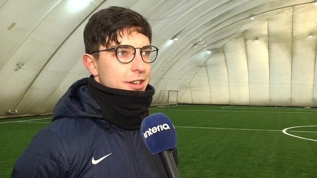 Rola rodziców w kształtowaniu sportowego charakteru dzieci jest bardzo ważna. Nie należy podejmować decyzji za swoje pociechy. Bardzo ważna jest tutaj relacja rodzic-trener - mówi trener dzieci i młodzieży w Barca Academy Warszawa Szymon Matyjasek.
