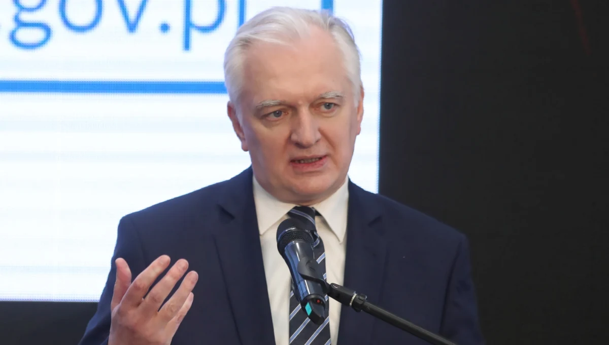 Wicepremier Jarosław Gowin przestrzegł w piątek, że odmrożenie kolejnych obszarów gospodarki może zostać cofnięte, jeśli przełoży się to na ponowny wzrost zachorowań.