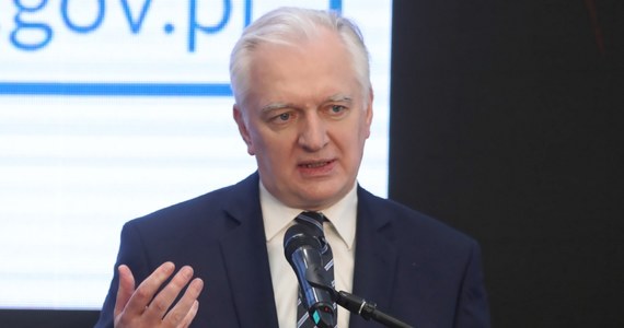 Wicepremier Jarosław Gowin przestrzegł w piątek, że odmrożenie kolejnych obszarów gospodarki może zostać cofnięte, jeśli przełoży się to na ponowny wzrost zachorowań.