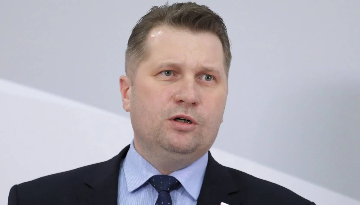 ​Minister Przemysław Czarnek nagradza czasopisma, w których sam publikował. Szef resortu edukacji i nauki postanowił przebudować hierarchię pism naukowych. Zdecydowany "awans" w punktach zaliczyły periodyki, w których sam publikował, a także czasopisma związane z ojcem Tadeuszem Rydzykiem oraz Katolickim Uniwersytetem Lubelskim.
