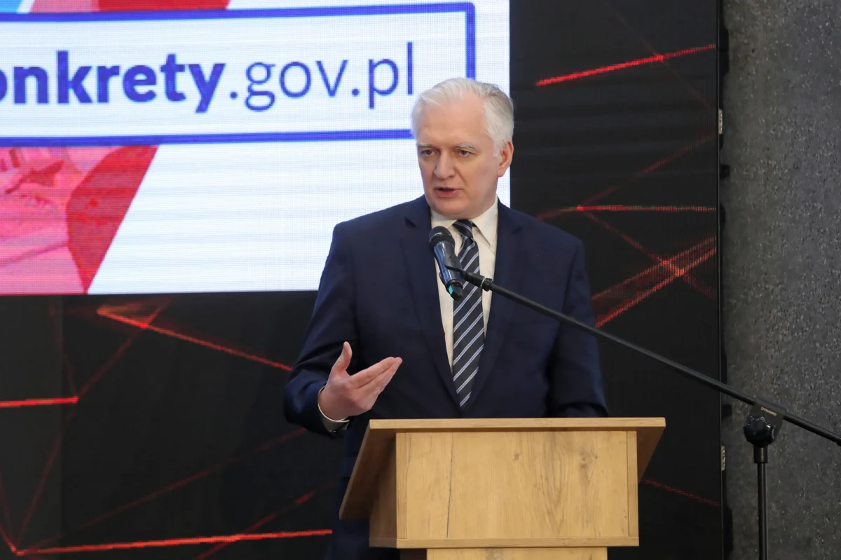 Prezydium Porozumienia zdecydowało o zawieszeniu i wnioskuje o wyrzucenie z partii ośmiu członków, m.in. Jacka Żalka, Zbigniewa Gryglasa, Włodzimierza Tomaszewskiego oraz Michała Cieślaka - dowiedział się reporter RMF FM Patryk Michalski. Sprawą wyrzucenia jutro zajmie się sąd koleżeński. W reakcji na te wieści Adam Bielan zaapelował do Jarosława Gowina by ten... "uspokoił się, bo najwyraźniej wpadł w jakąś furię i wycina ludzi na oślep".