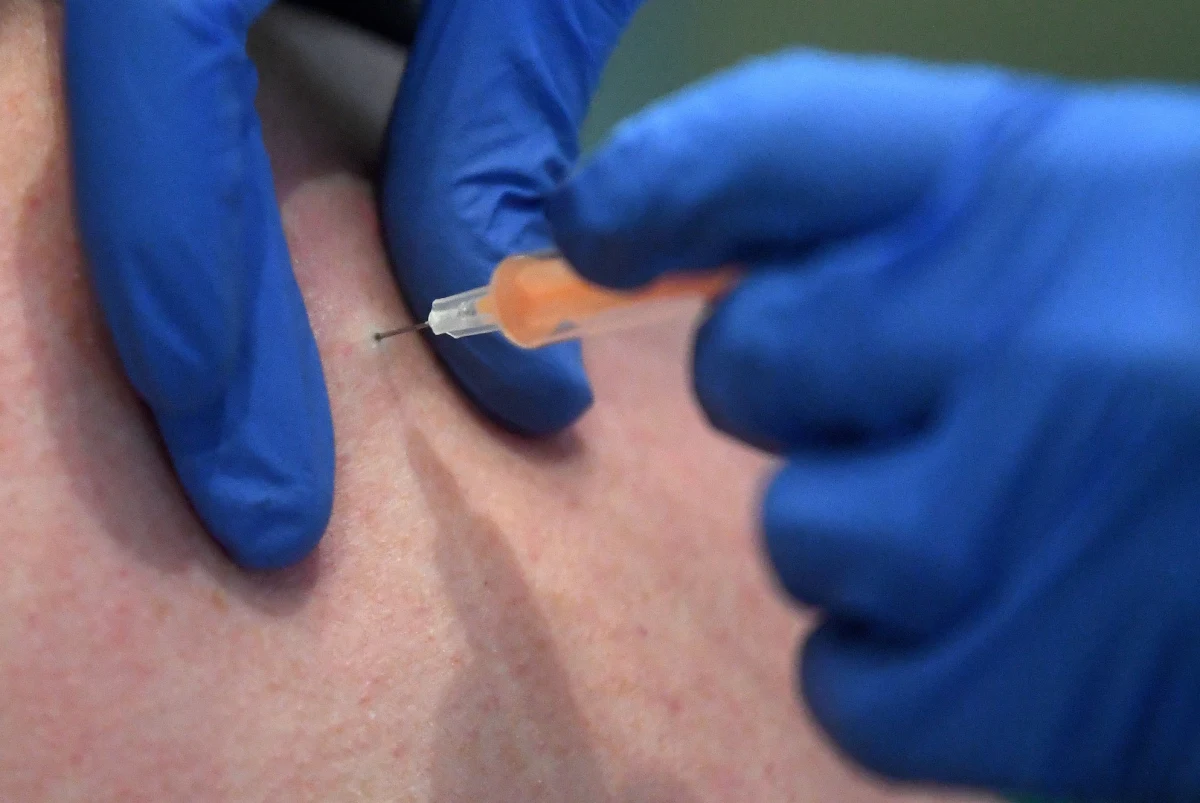 Naukowcy z Uniwersytetu Oksfordzkiego, którzy wraz z firmą farmaceutyczną AstraZeneca stworzyli jedną ze szczepionek przeciw Covid-19, rozpoczną w ten weekend testy mające sprawdzić, na ile jest ona skuteczna w przypadku podania jej dzieciom.