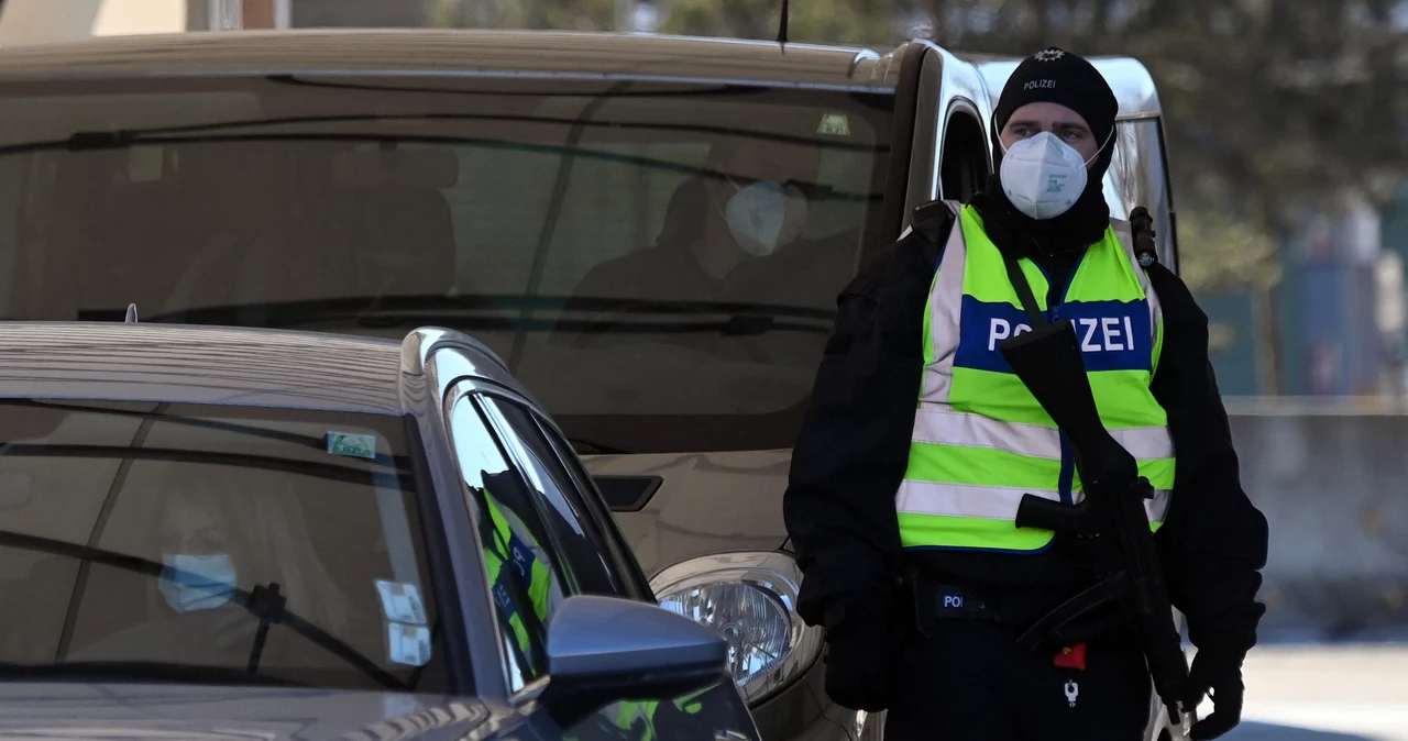 Policja na granicy niemiecko-austriackiej