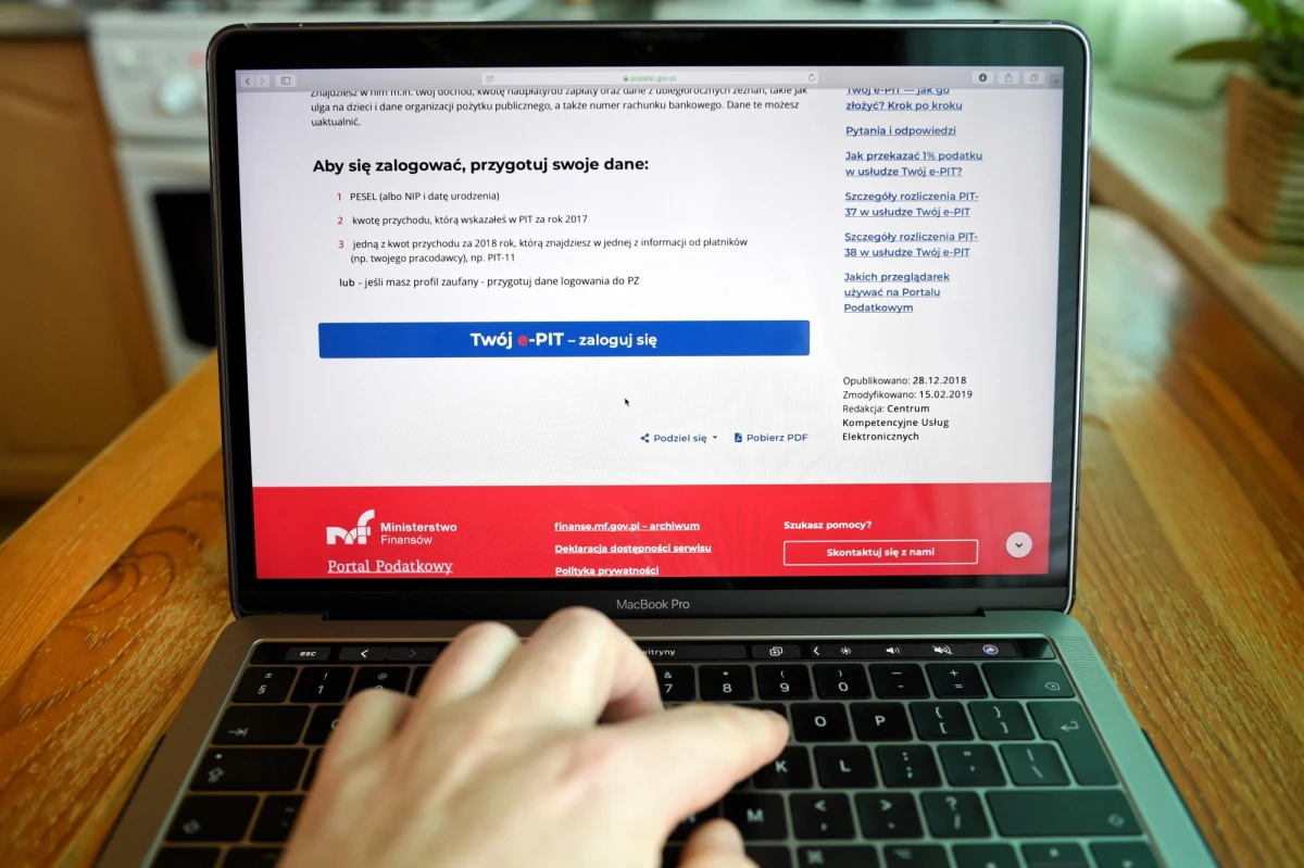 Od dziś w e-Urzędzie Skarbowym można sprawdzić przygotowane przez Krajową Administrację Skarbową zeznanie podatkowe za 2020 roku. Do końca kwietnia podatnicy mają czas, na jego weryfikację i modyfikację lub też zatwierdzenie.