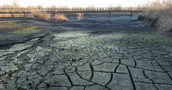 Po serii naszych artykułów dotyczących składowisk huty w Krakowie odbyło się kilka nieformalnych spotkań w tej sprawie. Brali w nich udział  przedstawiciele Regionalnej Dyrekcji Ochrony Środowiska, Wojewódzkiego Inspektoratu Ochrony Środowiska, Urzędu Miasta Krakowa i Akademii Górniczo-Hutniczej. Do dzisiaj efektów spotkań - brak.