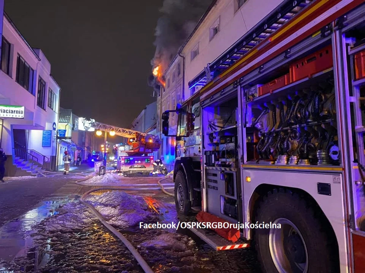 Cztery osoby ucierpiały w pożarze kamienicy w Nowym Tomyślu. Strażakom udało się opanować ogień.