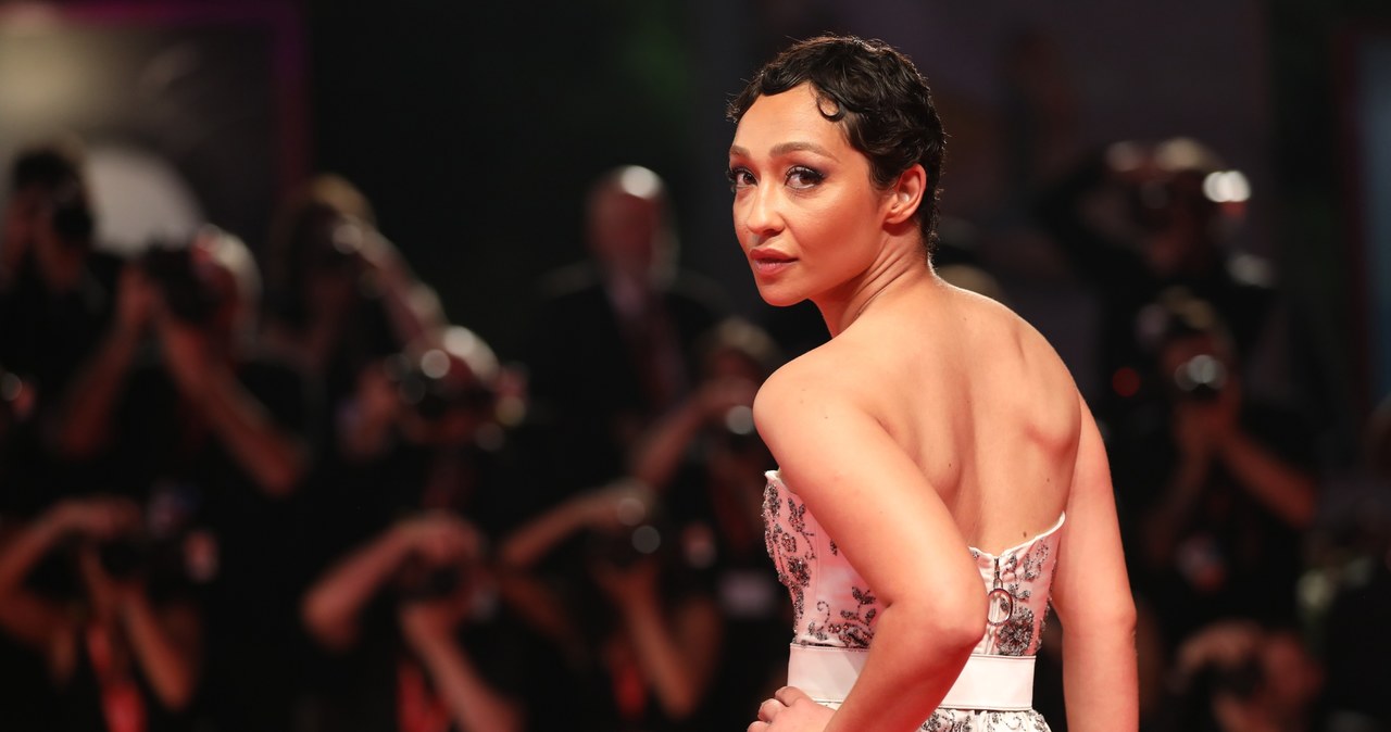 Ruth Negga, nominowana do Oscara za rolę w filmie "Loving" z 2016 roku, wcieli się w postać Josephine Baker, urodzonej w Stanach Zjednoczonych tancerki, agentki francuskiego ruchu oporu oraz bojowniczki o prawa obywatelskie. Limitowany serial o jej życiu przygotowuje stacja ABC.