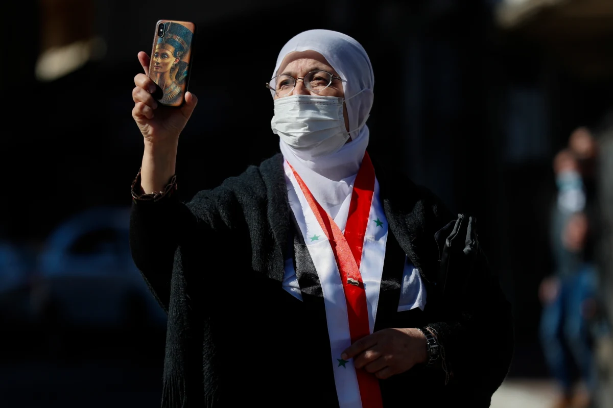 Rząd Izraela zatwierdził w poniedziałek wieczorem otwarcie m.in. sklepów, targowisk i hoteli. W wydarzeniach kulturalnych uczestniczyć będą mogli jedynie ozdrowieńcy i osoby zaszczepione przeciw Covid-19. Tylko oni będą mogli także korzystać z siłowni czy basenów.