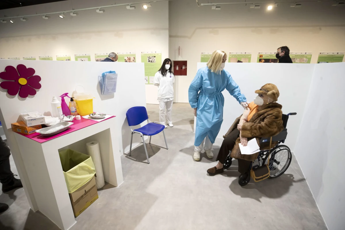 Alarm wokół różnych nowych wariantów koronawirusa, w tym brytyjskiego, jest "jak najbardziej uzasadniony" -powiedział PAP pracujący w Mediolanie biolog medyczny doktor Maciej Tarkowski. Dodał, że nie wiadomo, co będzie działo się z wirusem w przyszłości.