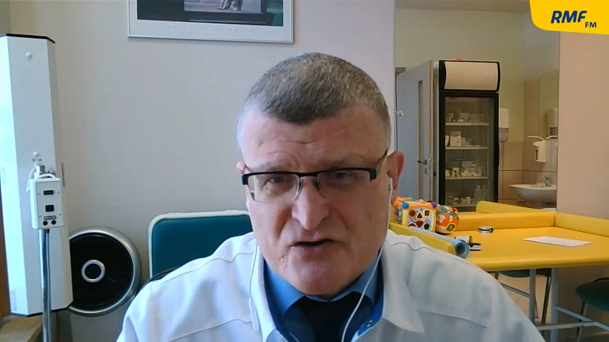 "To demagogia" - tak słowa ministra zdrowia o możliwym początku trzeciej fali epidemii na Krupówkach i zmianie trendu zakażeń ocenia dr Paweł Grzesiowski, główny doradca Naczelnej Rady Lekarskiej do spraw pandemii. Jak mówi, nie ma uzasadnienia, by szybko wycofywać się z ostatnich luzowań. Jego zdaniem zmianę trendu i wzrost zakażeń widać już od kilku tygodni. 