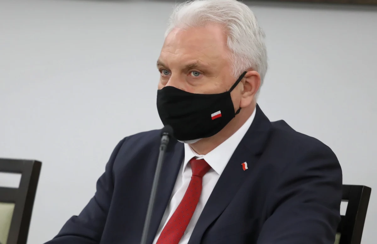 Trzecia fala pandemii puka do naszych drzwi, jest już bardzo blisko, w ostatnich dniach rośnie zagrożenie Covid-19 - powiedział na posiedzeniu sejmowej komisji kultury fizycznej, sportu i turystyki sekretarz stanu w Ministerstwie Zdrowia Waldemar Kraska.