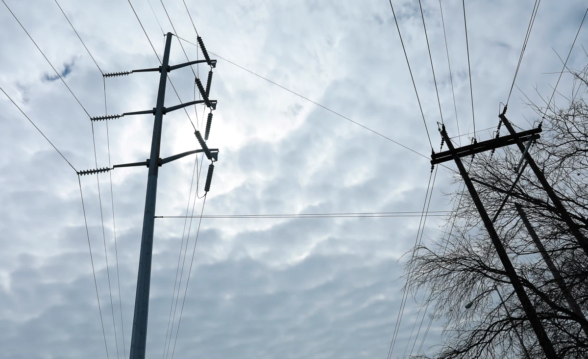 Burza śnieżna Uri spowodowała w USA śmierć co najmniej 20 osób. Trzy inne to ofiary śmiertelne tornado w stanie Karolina Północna. Miliony ludzi pozostają bez prądu, a także wody.