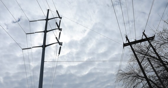 Burza śnieżna Uri spowodowała w USA śmierć co najmniej 20 osób. Trzy inne to ofiary śmiertelne tornado w stanie Karolina Północna. Miliony ludzi pozostają bez prądu, a także wody.