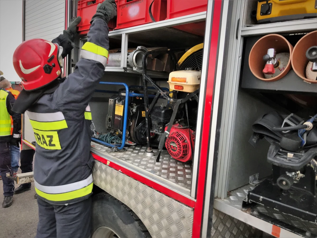 Nocny wybuch i pożar w zakładach produkujących gazy techniczne w Chorzowie. Dwie osoby są ranne. Życiu poszkodowanych nic nie zagraża.