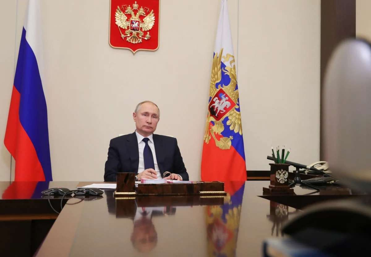 Luiza Rozowa, którą rosyjskie portale niezależne nazywają domniemaną córką Władimira Putina powiedziała dziennikarzowi portalu Projekt, że nie ma żadnych związków z polityką. Nie odpowiedziała też na pytanie, czy jest córką prezydenta Rosji.