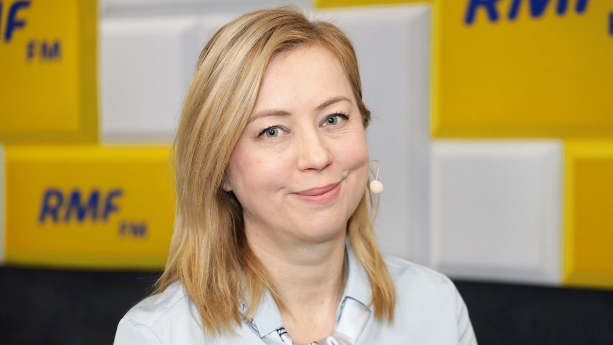 „To politycy szukają nas. Ja nie chodzę z dzidą po Sejmie i nie poluję na polityków. Tutaj raczej mamy po prostu zgłoszenia od osób, które chcą z nami współpracować. Po rozmowach takie osoby do nas przychodzą” – powiedziała Hanna Gill-Piątek w Popołudniowej rozmowie w RMF FM. Posłanka koła poselskiego Polska 2050 przyznała również: „Nie mamy zamiaru budować klubu parlamentarnego w tej chwili. Oczywiście nie wiadomo co się zdarzy”. 
