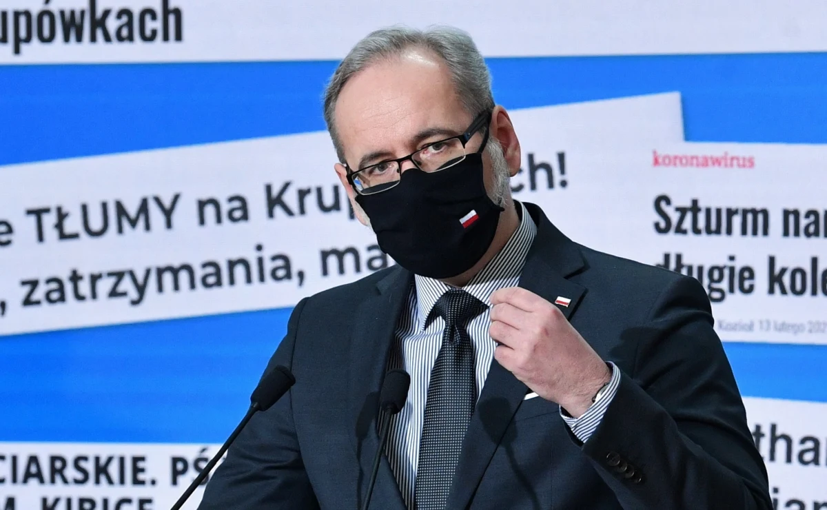 Dziś zanotowaliśmy (godz. 20.00) najwyższą jak dotąd dzienną liczbę szczepień - 141 tys. W sumie 1,62 mln osób otrzymało pierwszą dawkę, a 770 tys. drugą - napisał w środę wieczorem na Twitterze minister zdrowia Adam Niedzielski.