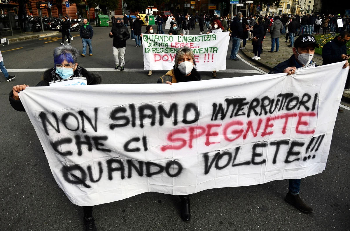 "Polityków nie obsługujemy; ani przy stoliku, ani nie sprzedamy im nic na wynos" - ogłosiła znana restauracja we Florencji, często dotąd przez nich uczęszczana. Właściciele zarzucają politykom, że zapomnieli o branży gastronomicznej.