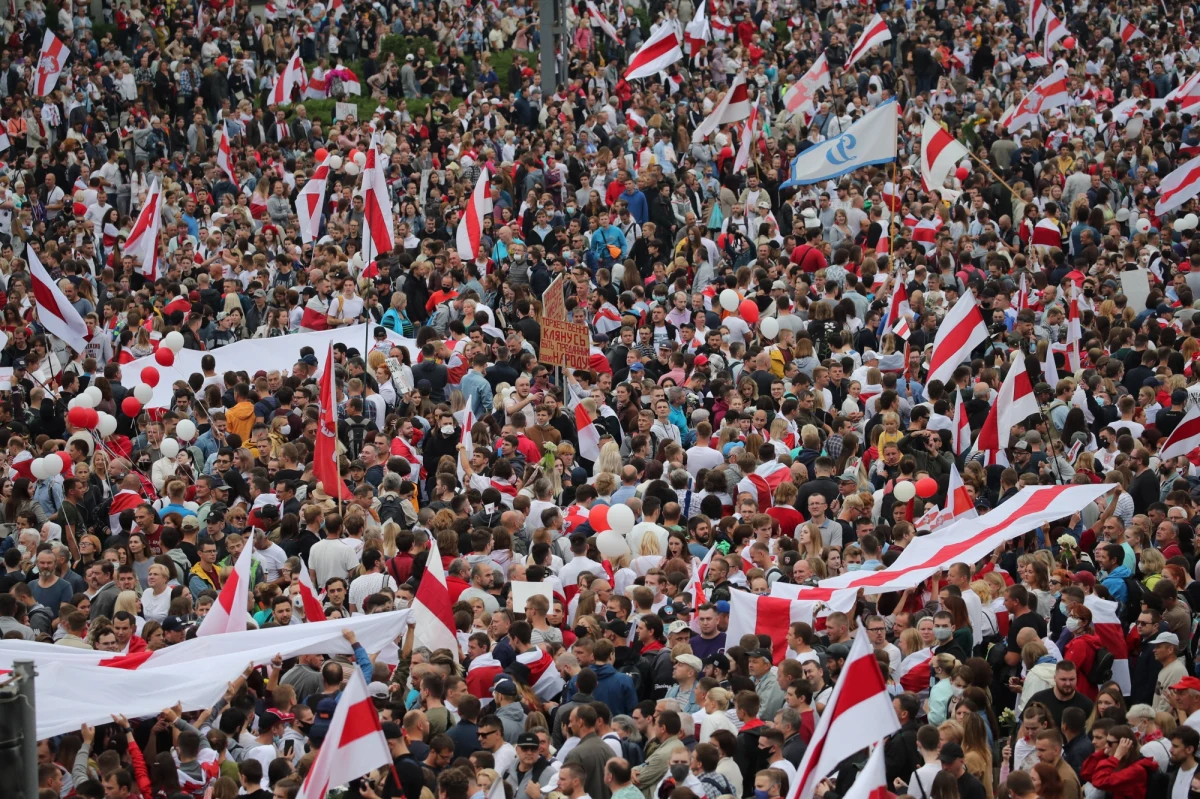 Wojskowy, który w czasie protestów w Brześciu 11 sierpnia zastrzelił Hienadzia Szutaua, ma status poszkodowanego w procesie, który toczy się przed tamtejszym sądem. Oskarżeni to nieżyjący Szutau oraz inny uczestnik manifestacji.