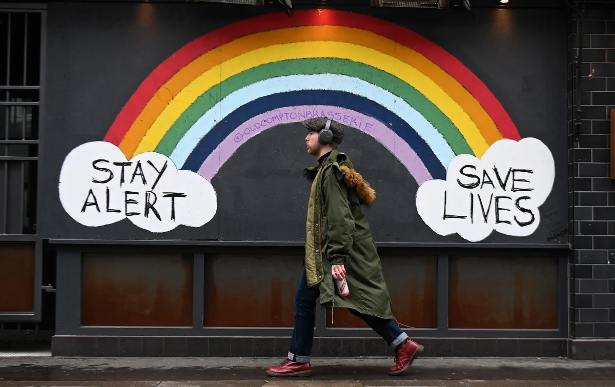 4,5 tys. funtów, czyli ponad 20 tys. zł. - to suma, jaką brytyjscy uczeni oferują ochotnikom gotowym dobrowolnie zakazić się koronawirusem. Nowe badania, które pogłębią wiedzę na temat pandemii, rozpoczną się w ciągu miesiąca.