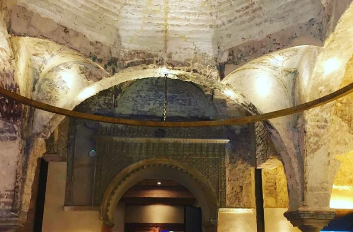 Muzułmańska łaźnia z VII wieku w barze tapas. Takiego odkrycia dokonano w Sewilli w Hiszpanii. A wszystko to dzięki… epidemii koronawirusa.