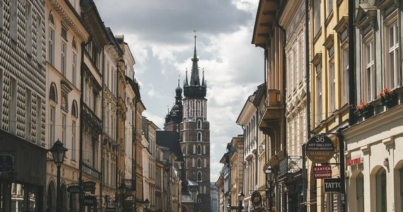 Straż pożarna nie rozstrzygnęła konkursu na hejnalistę Wieży Mariackiej w Krakowie. Kandydaci wykazali się umiejętnością gry na trąbce, ale słaba kondycja fizyczna nie pozwoliła im przejść testów sprawnościowych. Będzie ogłoszony kolejny nabór.