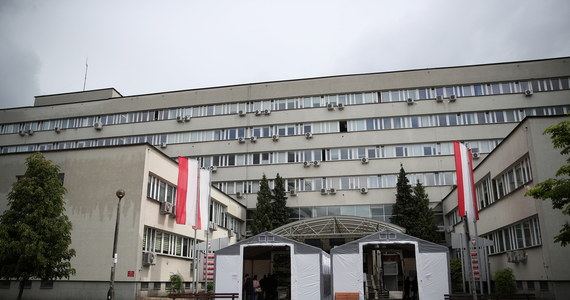 Przeszukania w krakowskim Sądzie Okręgowym. W akcji uczestniczyli funkcjonariusze Centralnego Biura Śledczego Policji. Służby działały na polecenie Małopolskiego Wydziału Zamiejscowego Prokuratury Krajowej, która prowadzi śledztwo w sprawie zorganizowanej grupy przestępczej złożonej z pseudokibiców jednej z krakowskich drużyn piłkarskich - dowiedział się reporter RMF FM Krzysztof Zasada. 