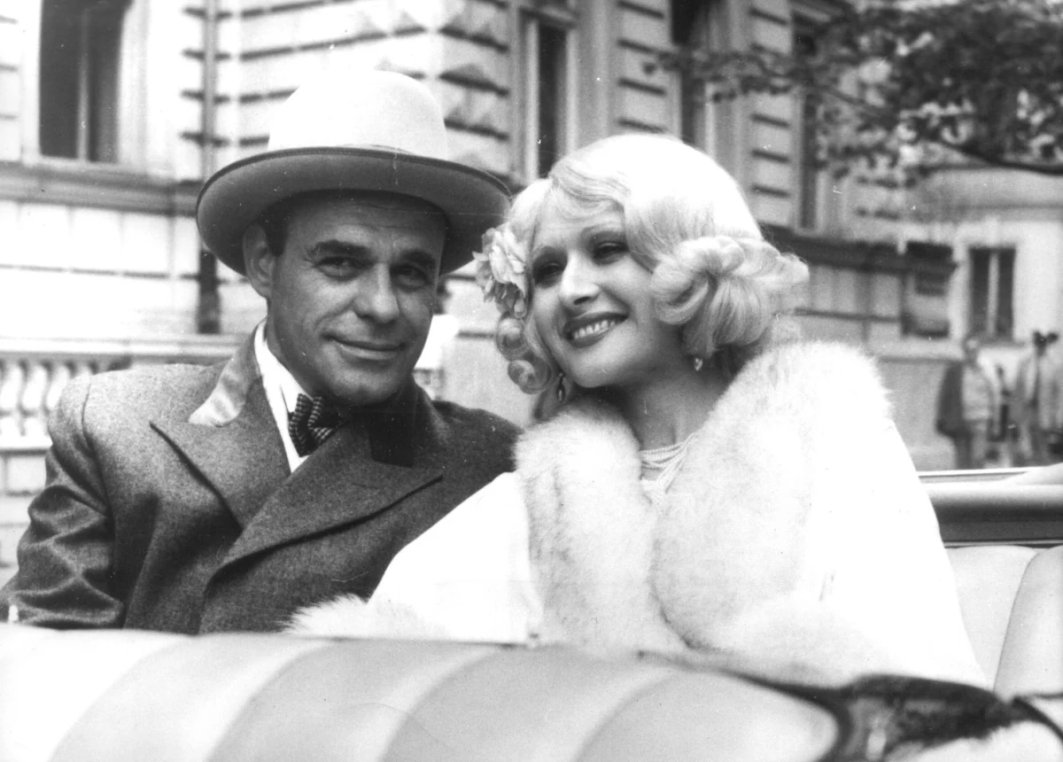 Roman Wilhelmi – aktor znany m.in. z ról w serialach "Alternatywy 4”, "Czterej pancerni i pies" i "Kariera Nikodema Dyzmy" – będzie patronem ronda na stołecznym Ursynowie. Decyzję w tej sprawie podjęli warszawscy radni.