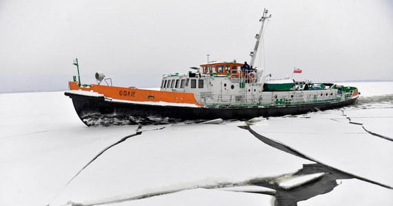 Urzędnik dowodzący akcją kruszenia lodu na Wiśle zrezygnował ze stanowiska - ustalił Onet.pl. Nie wiadomo jednak, jaki jest powód tej decyzji. Portal podaje, że w Wodach Polskich panuje nerwowa atmosfera.