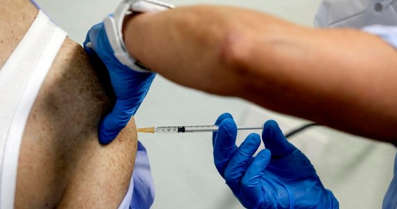15 marca zaczną się szczepienia osób przewlekle chorych. To osoby po przeszczepach, dializowane oraz mechanicznie wentylowane. Zaraz po osobach chorych z grupy 1B zaczną się szczepienia służb mundurowych. 
