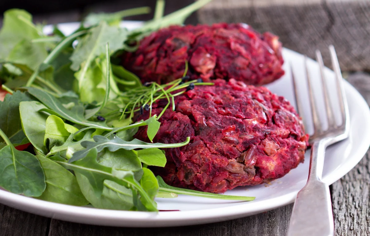 Alternatywy dla odzwierzęcych produktów szturmem podbijają polski rynek. Taki nabiał kupuje już co trzecie gospodarstwo domowe w Polsce - wynika z danych GfK Polonia, opublikowanych w piątkowej "Rzeczpospolitej".