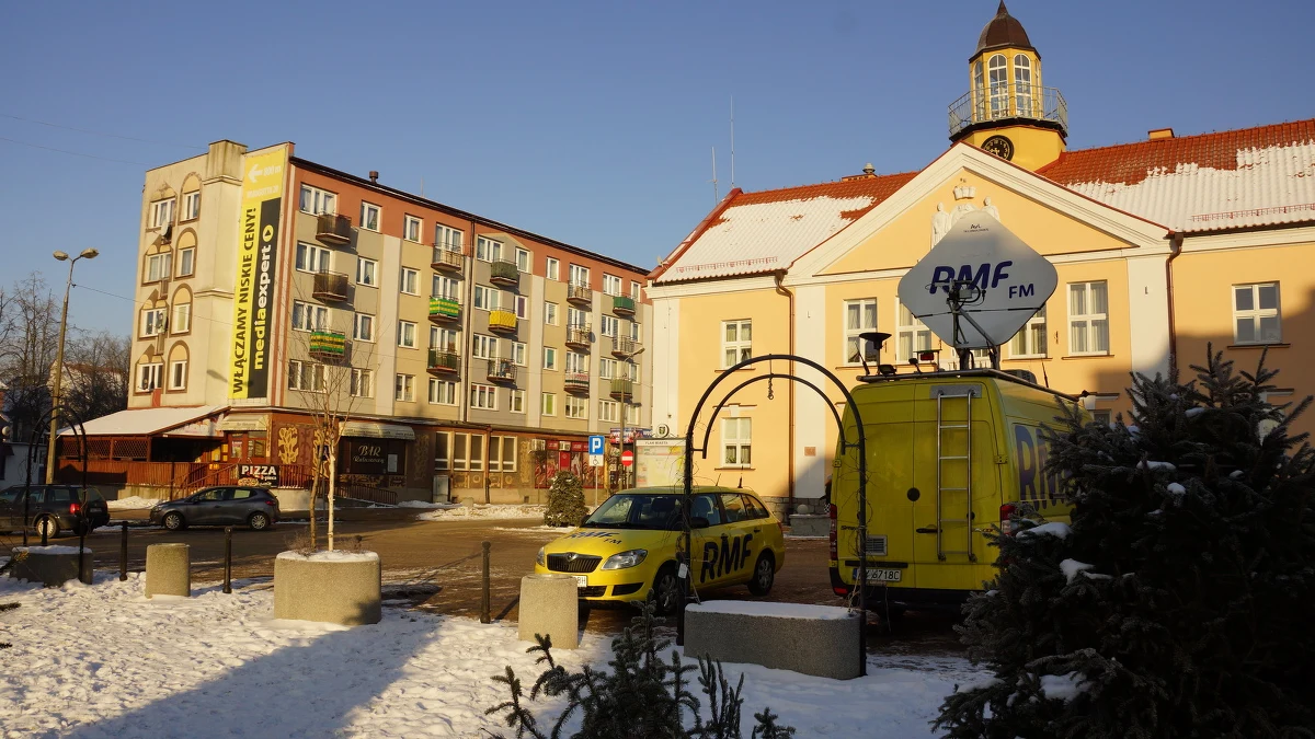 W związku z najwyższym w Polsce wskaźnikiem zachorowań wynoszącym 15,27 na 10 tys. mieszkańców gmina Nidzica (woj. warmińsko-mazurskie) podjęła decyzję o tymczasowym zamknięciu wszystkich gminnych szkół i przedszkoli. Na razie obostrzenia wprowadzono na tydzień.