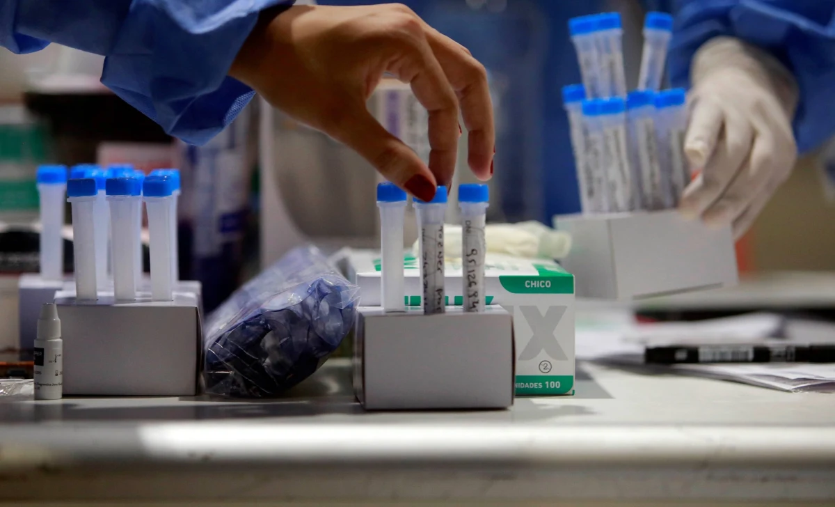 Mamy pierwszy przypadek południowoafrykańskiej mutacji koronawirusa - powiedział minister zdrowia Adam Niedzielski na konferencji prasowej. Wirus wykryli badacze z laboratorium w Białymstoku.