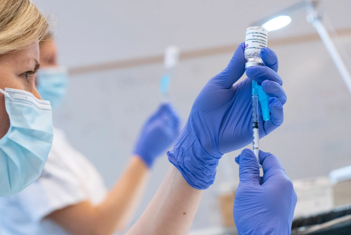 W piątek odbyła się konferencja prasowa szefa KPRM Michała Dworczyka, ministra zdrowia Adama Niedzielskiego oraz rzecznika rządu Piotra Müllera. Spotkanie poświęcono epidemii koronawirusa.