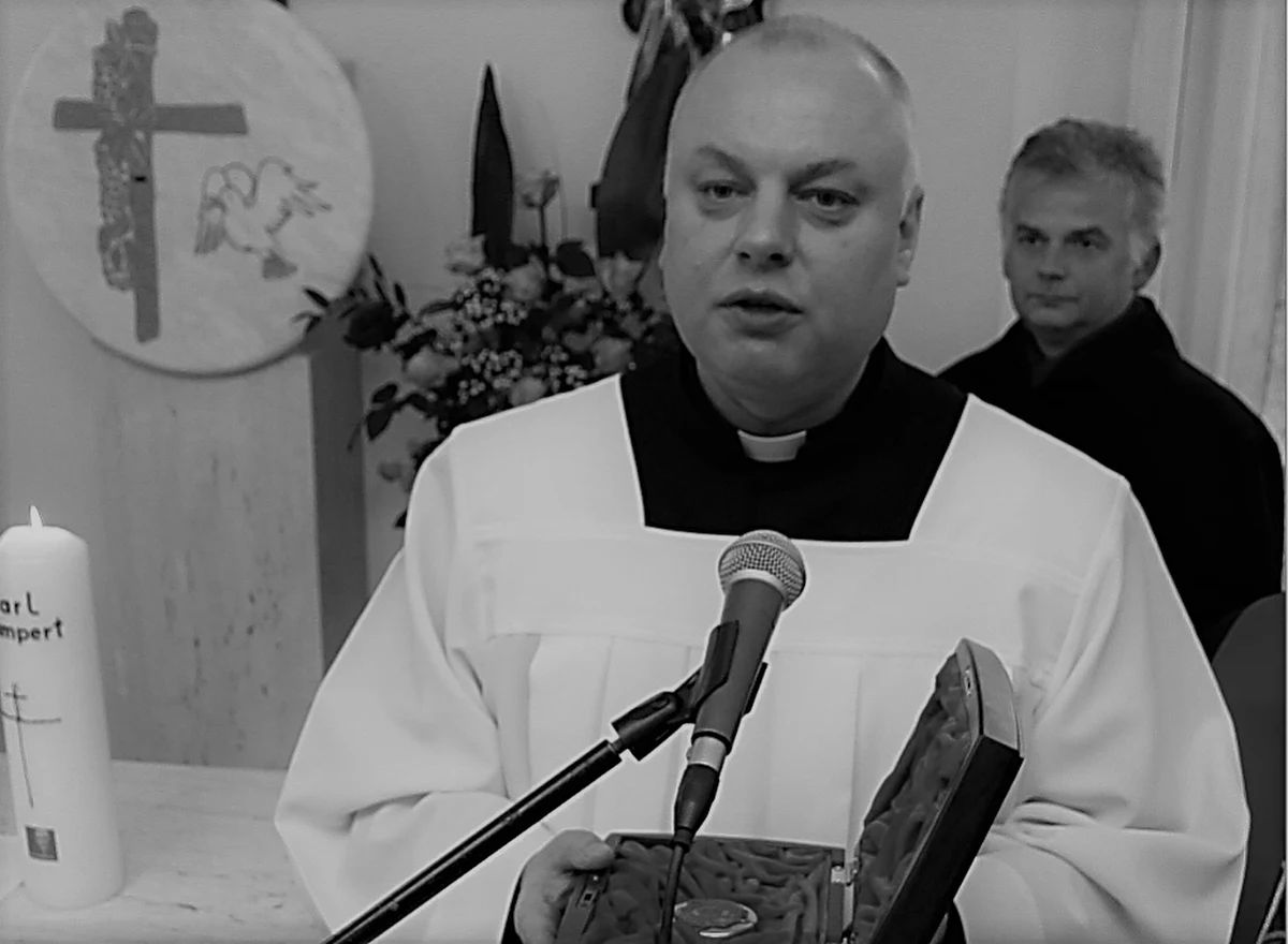 Śledczy prowadzą postępowanie pod kątem nieumyślnego spowodowania śmierci - ustalił Onet. Jak informuje portal, ciało ks. Andrzeja Dymera zostało zabezpieczone do badań. Duchowny – wielokrotnie oskarżany o pedofilię – zmarł 16 lutego. 