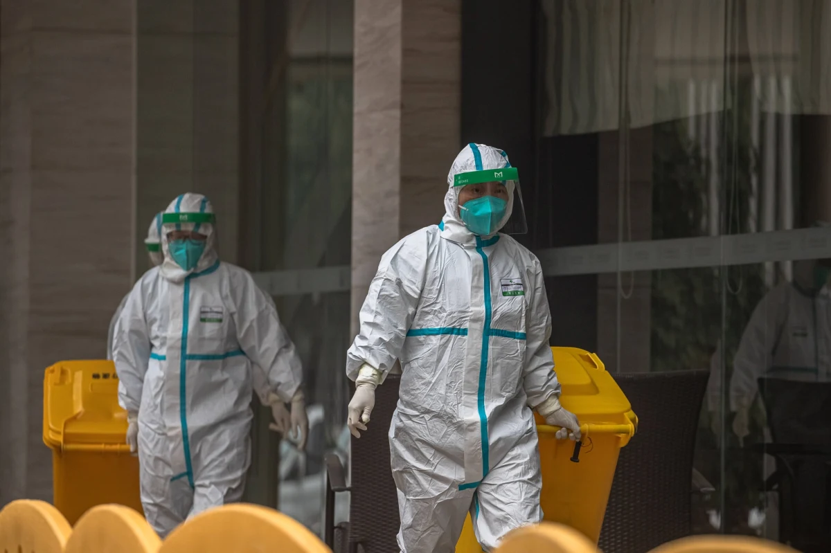 "Uczelnia publiczna nie jest zobowiązana do oceny treści prac naukowych, lecz do ich udostępniania i poddania pod dyskusję" - tak Uniwersytet w Hamburgu odpowiada na falę krytyki po opublikowaniu przez utytułowanego fizyka i nanonaukowca z tej uczelni pracy, której główna teza brzmi: "koronawirus pochodzi z chińskiego laboratorium". 