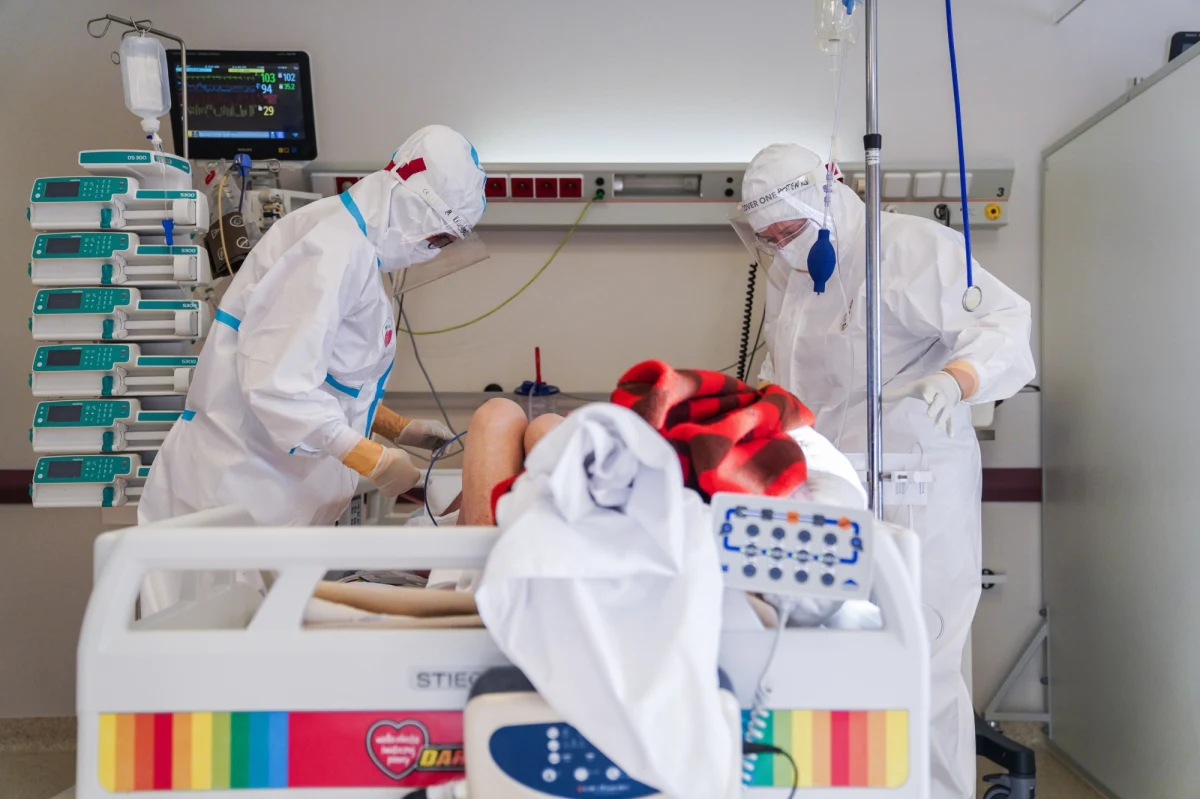 O 8 510 nowych przypadkach zakażenia koronawirusem poinformowało Ministerstwo Zdrowia. Resort podał też informacje o śmierci 254 osób, które chorowały na Covid-19.